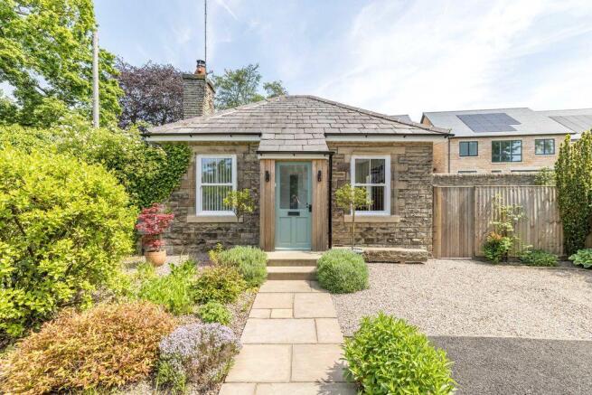 1 bed property, in Tan House Lane, £400,000