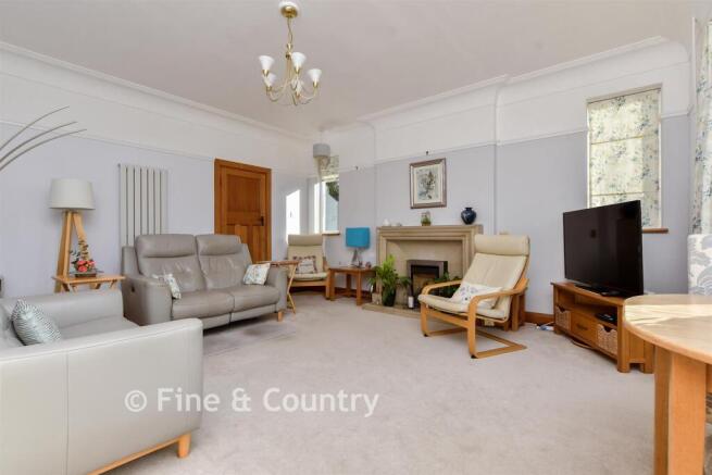 6 bed property, in Kingsgate Avenue, £1,400,000