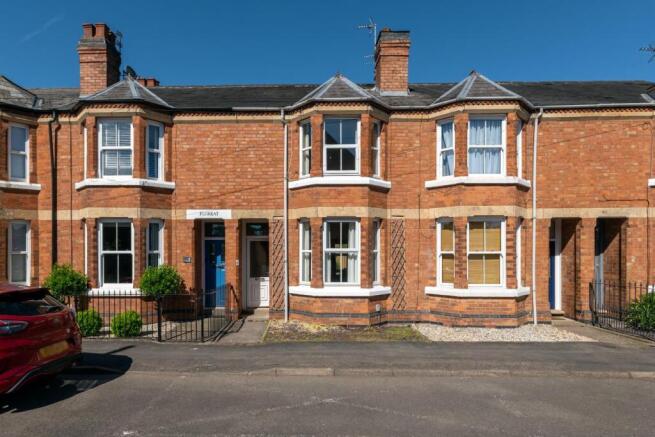 2 bed property, in South View Road, £325,000
