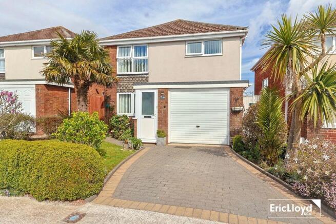 4 bed property, in Freshwater Drive, £399,950