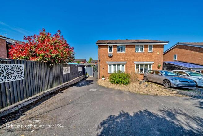 2 bed property, in Elder Close, £229,950