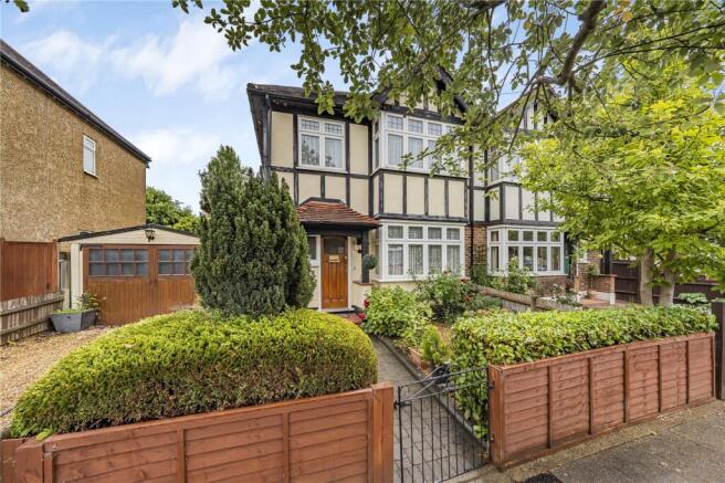 3 bed property, in Eton Avenue, £825,000