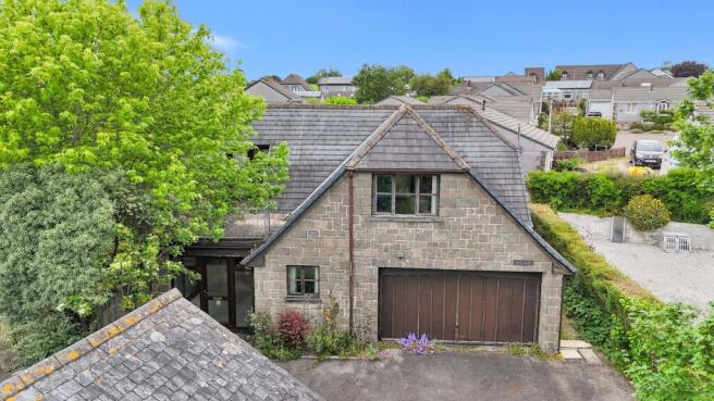 3 bed property, in Trewint Road, £350,000