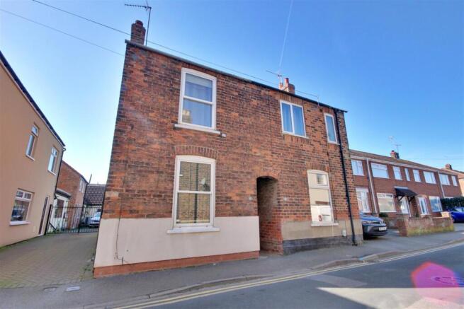 2 bed property, in Norwood Grove, £139,950