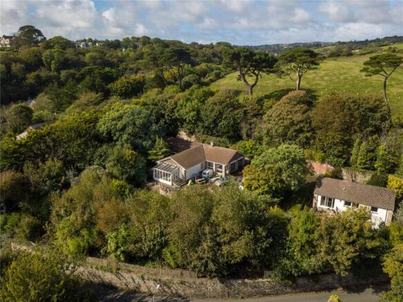 4 bed property, in Ponsandane Gardens, £395,000