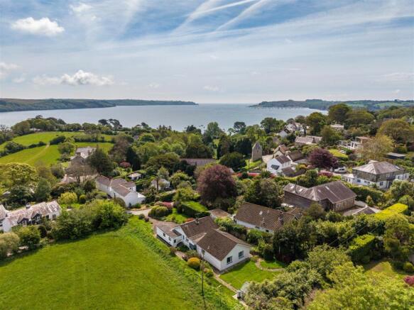 3 bed property, in Feock, £599,950