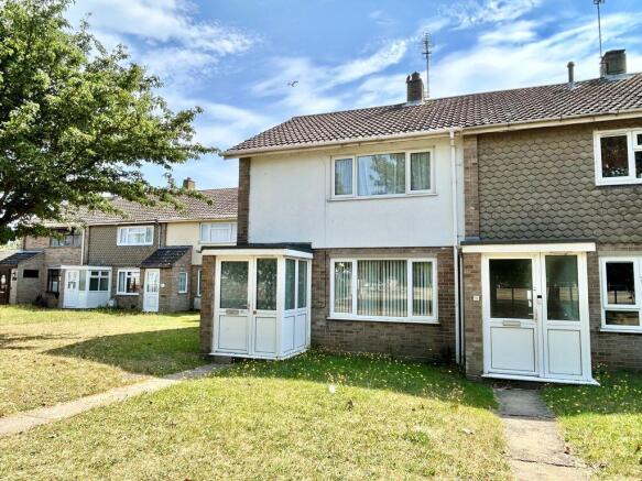 2 bed property, in St. Nicholas Gardens, £170,000