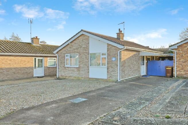 2 bed property, in Couhe Close, £200,000