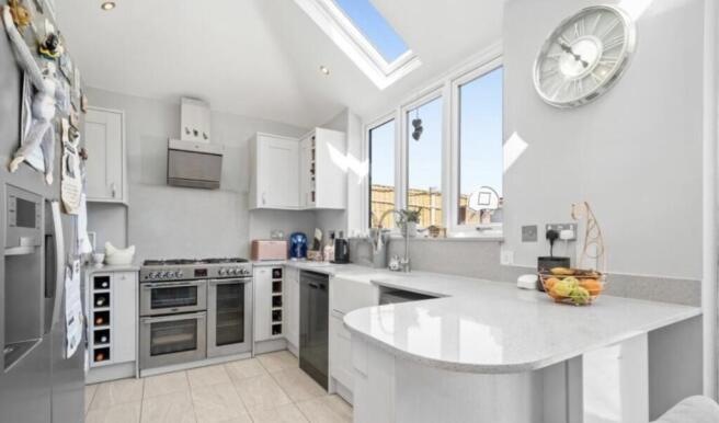 4 bed property, in Harrow Crescent, £550,000