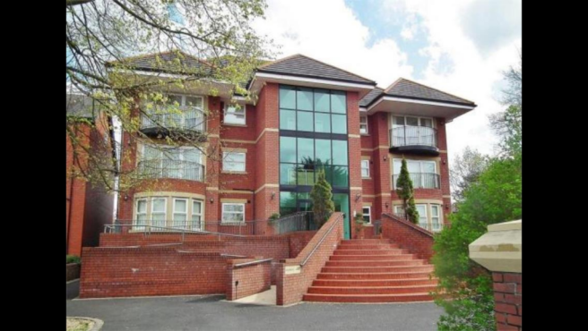 3 bed property, in Nightingale House, £325,000