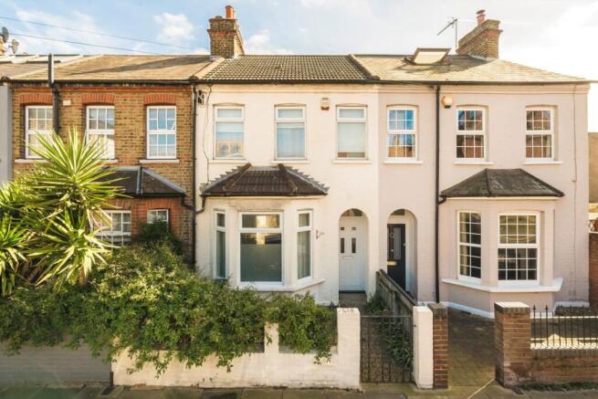 2 bed property, in Cambridge Road, £575,000