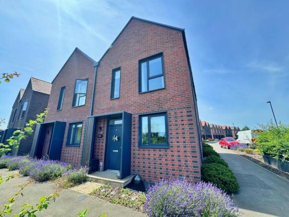3 bed property, in Park View, £315,000