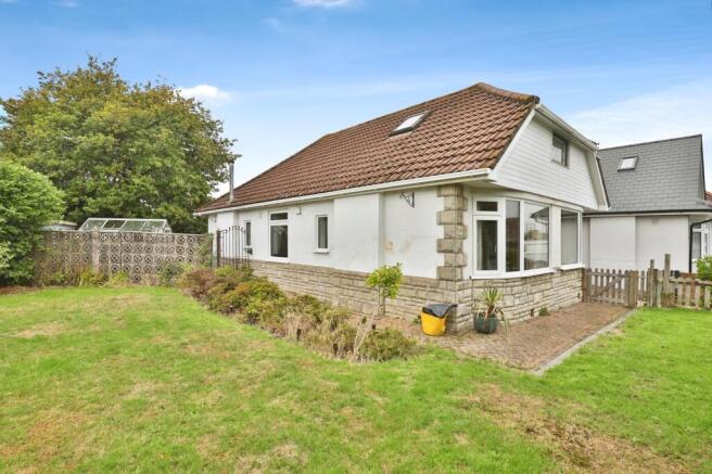 2 bed property, in Durdells Avenue, £400,000