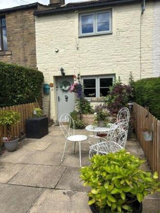 2 bed property, in Westfield Lane, £195,000