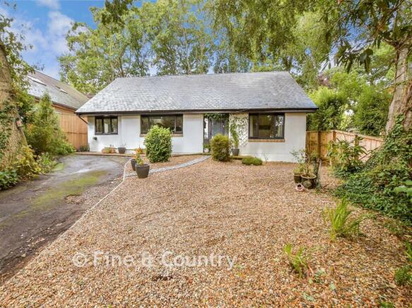 3 bed property, in Youngwoods Way, £550,000