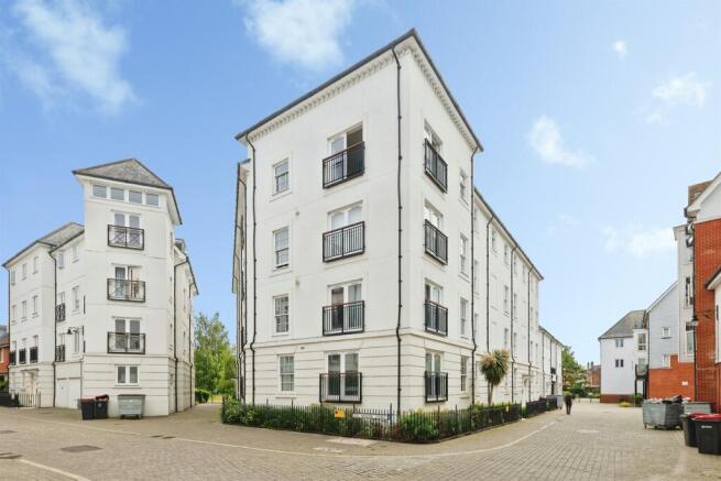 1 bed property, in Old Watling Street, £140,000