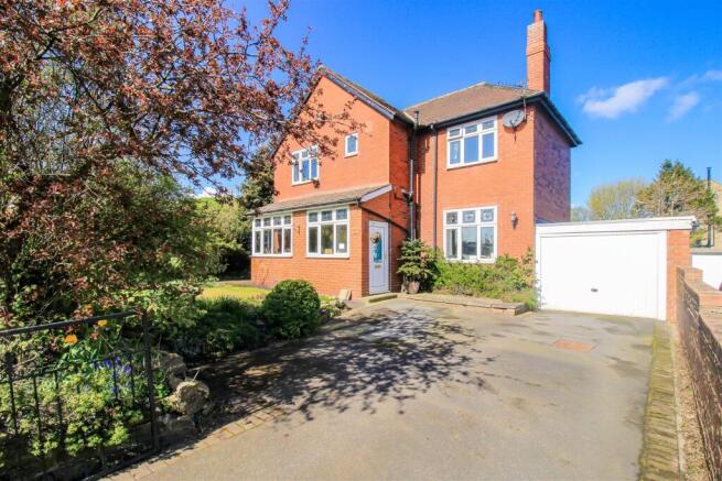 3 bed property, in Whitley Road, £425,000