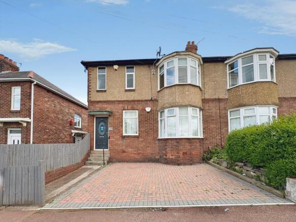 2 bed property, in Whickham View, £95,000