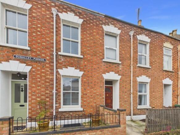 5 bed property, in Dunalley Parade, £325,000