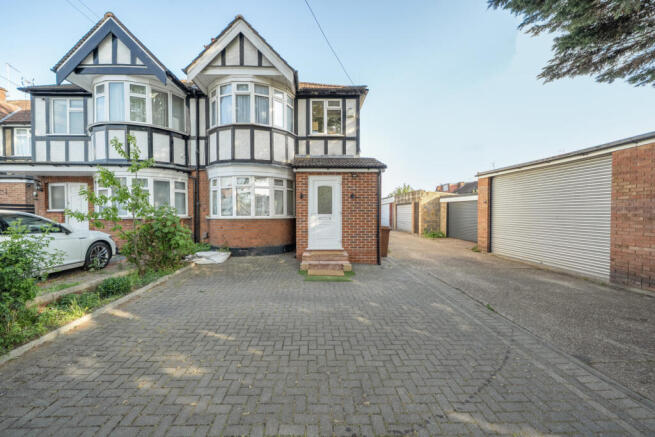 3 bed property, in Malvern Avenue, £625,000
