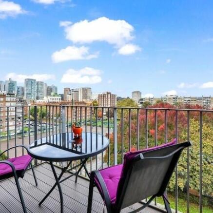 1 bed property, in Harrison House, £330,000