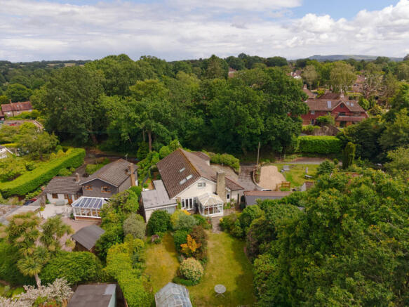 4 bed property, in Little Hill, £770,000