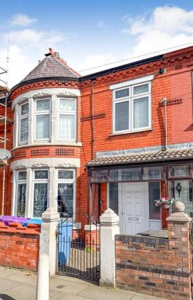 6 bed property, in Queens Drive, £300,000