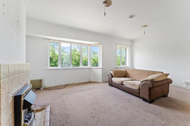 2 bed property, in Park Road, £275,000