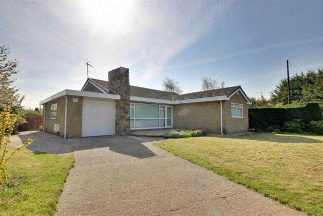 3 bed property, in Thearne Lane, £295,000