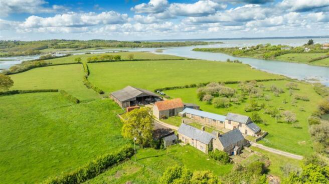 5 bed property, in Newtown, £1,495,000