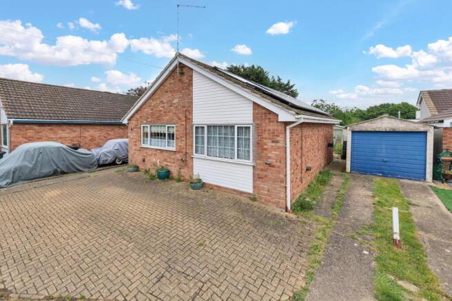 3 bed property, in Middlefield Road, £270,000