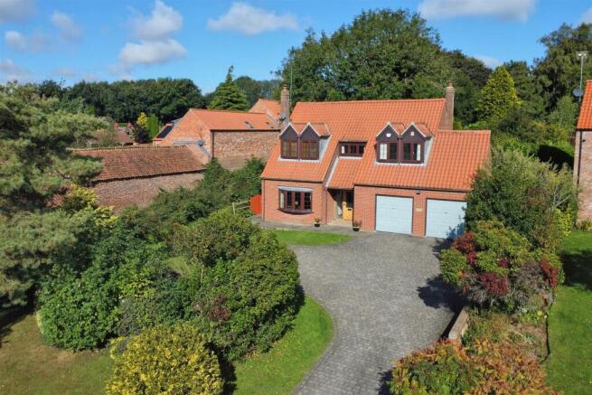5 bed property, in Main Street, £660,000