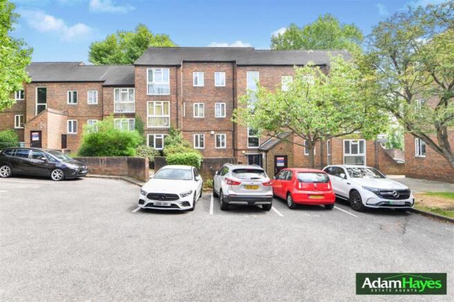 2 bed property, in Diploma Avenue, £375,000