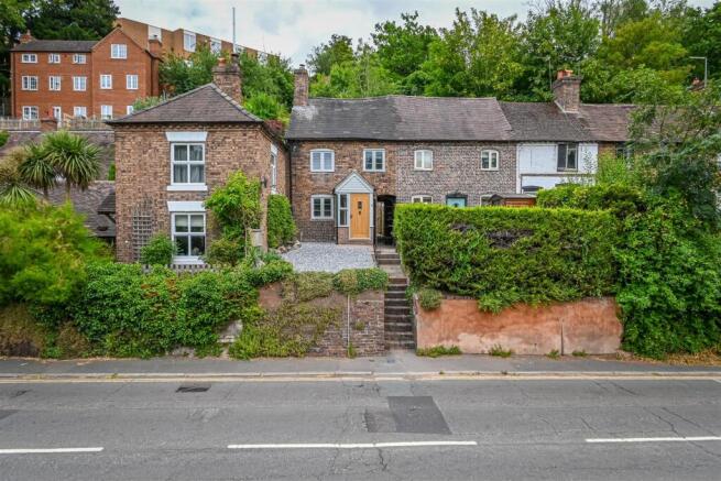 2 bed property, in 9 Hollybush Road, £250,000