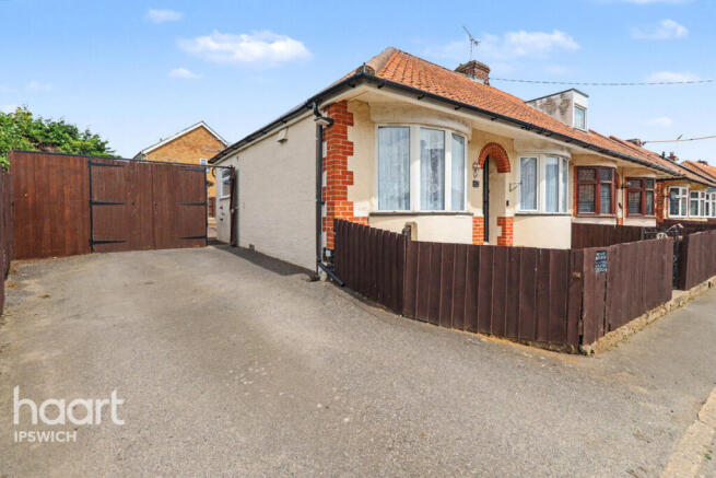 2 bed property, in Pearl Road, £230,000