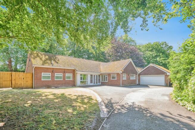 4 bed property, in Stowe Hill Gardens, £850,000