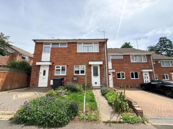 2 bed property, in Lower Fairmead Road, £170,000