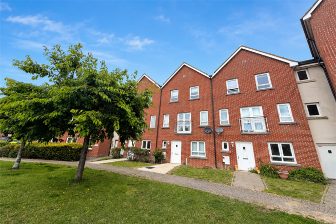 4 bed property, in Poole, £375,000