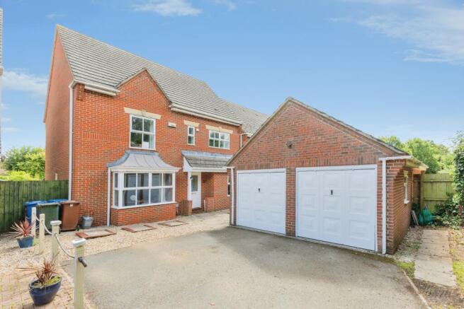 6 bed property, in Fluellen Place, £749,000