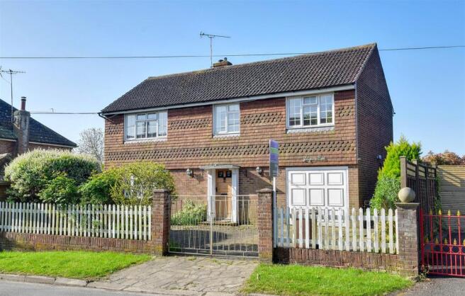 4 bed property, in Maytham Road, £390,000
