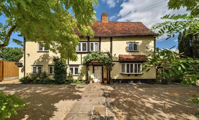 5 bed property, in Staines-Upon-Thames TW19, £1,500,000