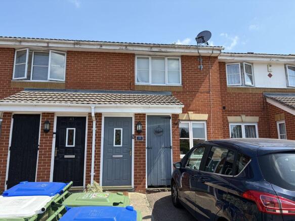 2 bed property, in Poppy Close, £355,000