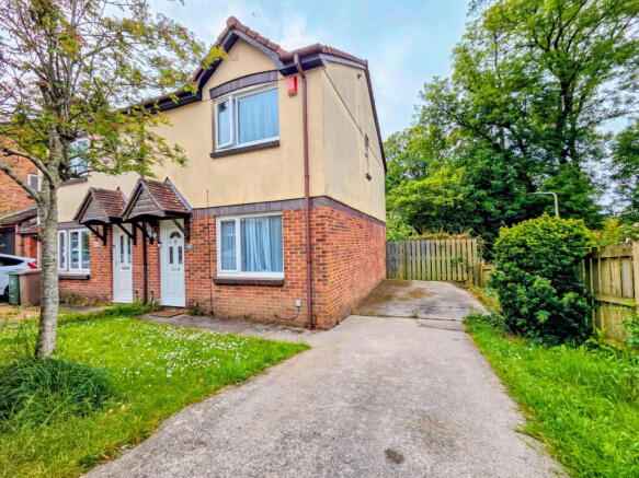 3 bed property, in Down Road, £240,000