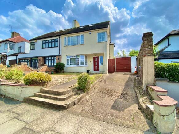 4 bed property, in Cat Hill, £770,000