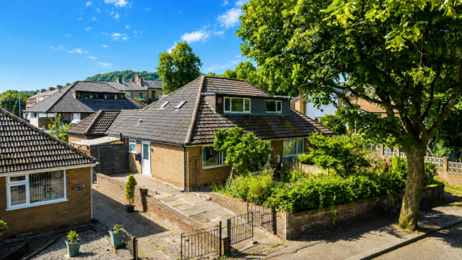 3 bed property, in Falcon Avenue, £199,950