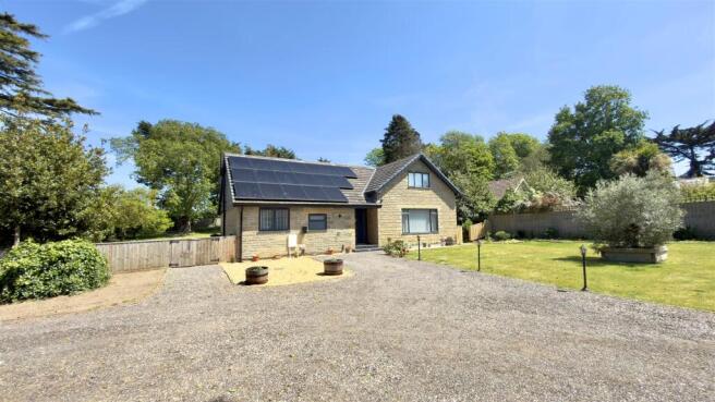5 bed property, in Freshwater Bay, £850,000