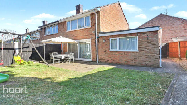 3 bed property, in Dorel Close, £300,000