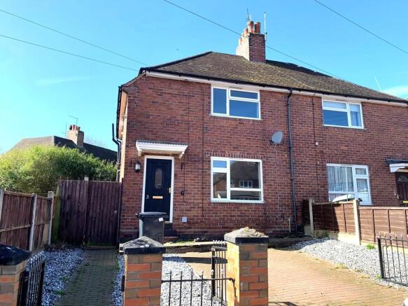 2 bed property, in Moran Road, £100,000