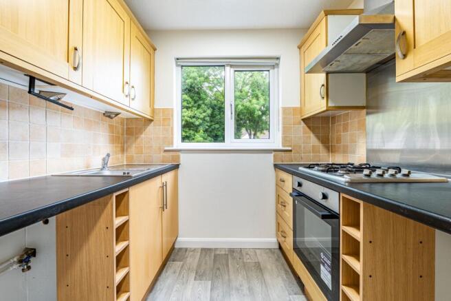 1 bed property, in Birling Close, £125,000