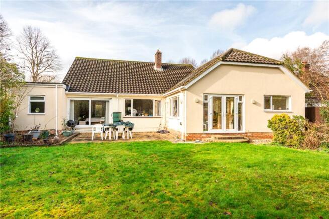 3 bed property, in Windmill Hill, £675,000